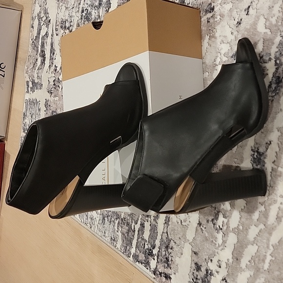 shoes - Picture 2 of 3